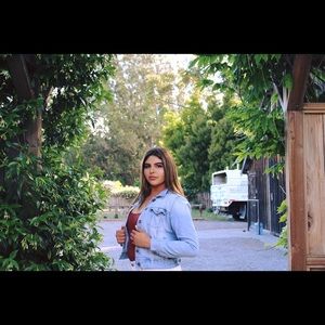 Meet your Posher, Esmeralda